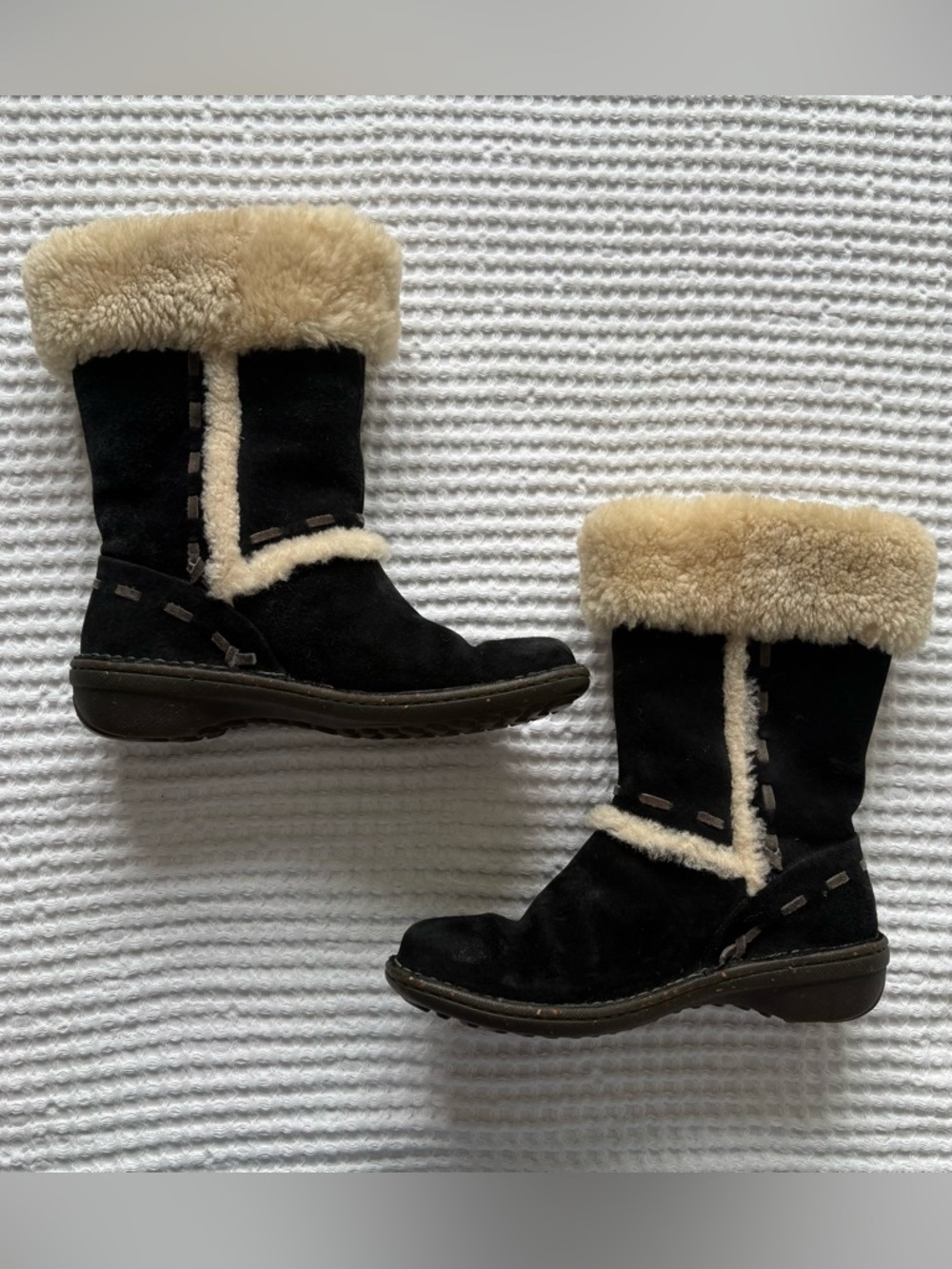 UGG Australia Elijo Black Sheepskin Whipstitch Boots - Women's Size 7 - #5674 - Picture 3 of 9